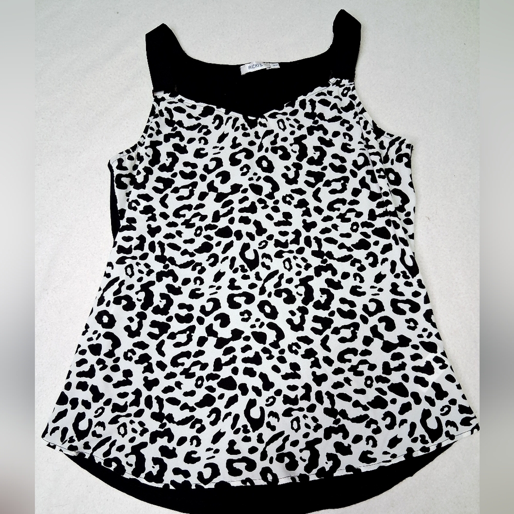 4/20$➡️ Ricki's Monochrome Leopard Print Blouse